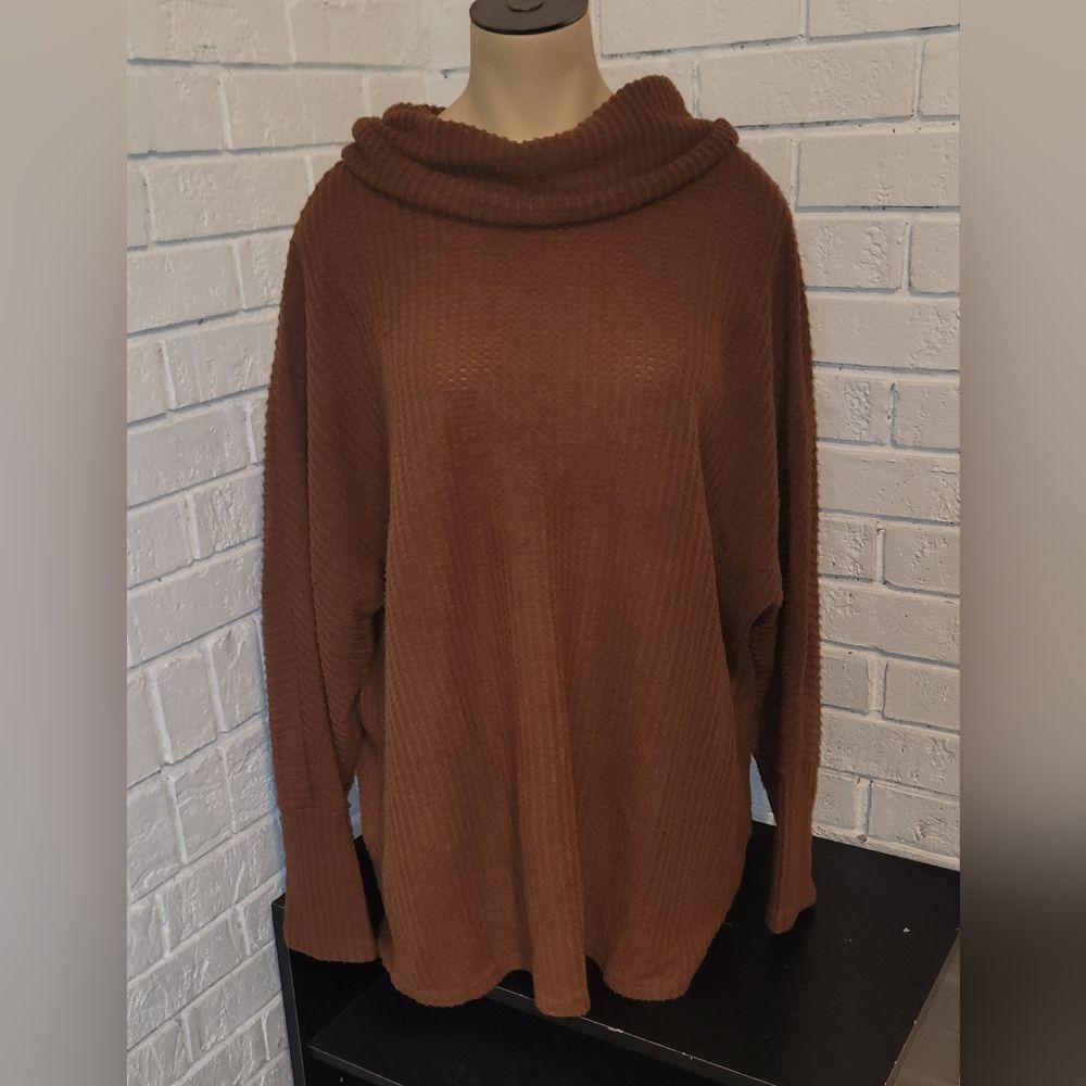 Cozy Comfort: Emery Rose Oversized Cowl Neck Waffle Knit Tunic Sweater - Size L